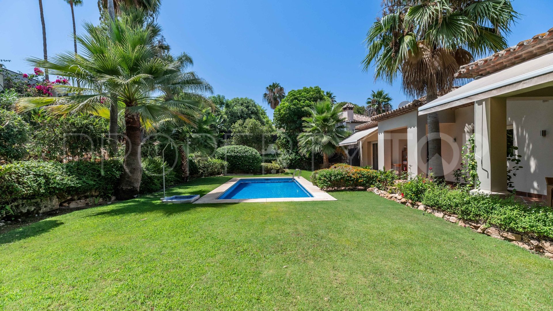 Villa for sale in Las Brisas