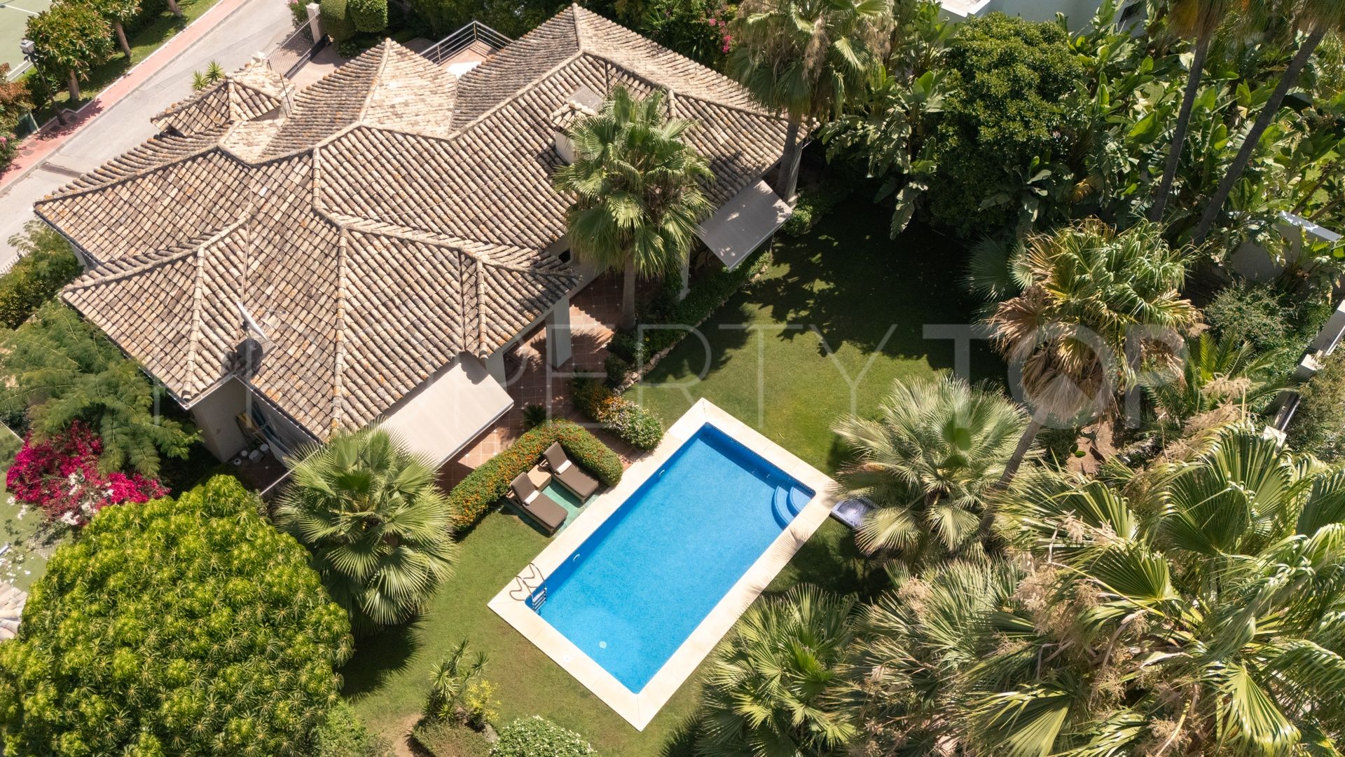 Villa for sale in Las Brisas