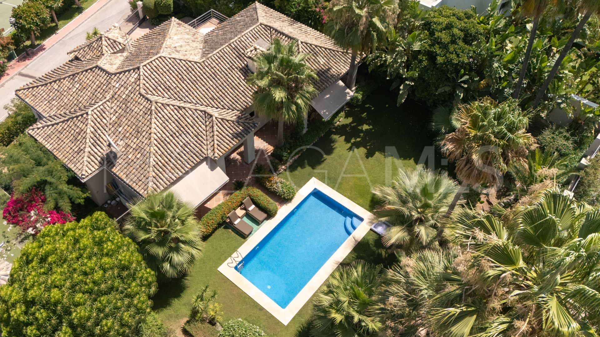 Villa for sale in Las Brisas