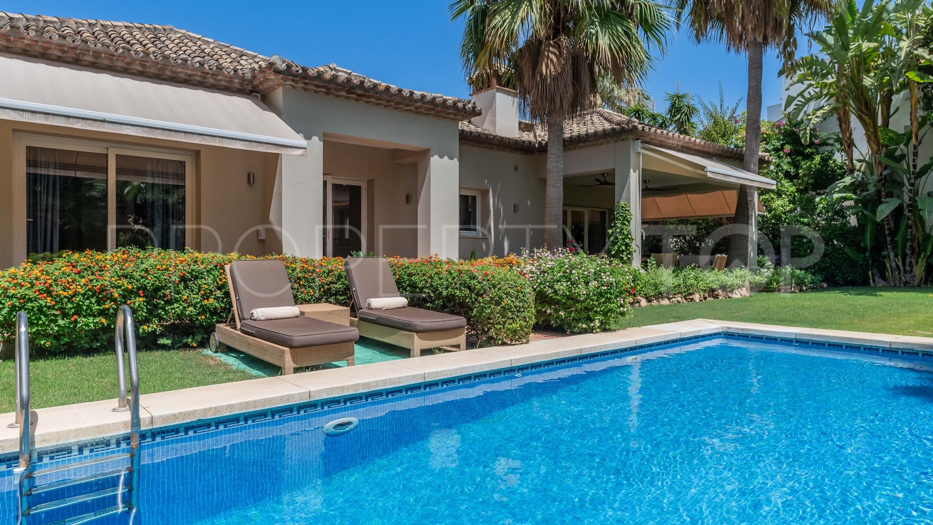 Villa for sale in Las Brisas