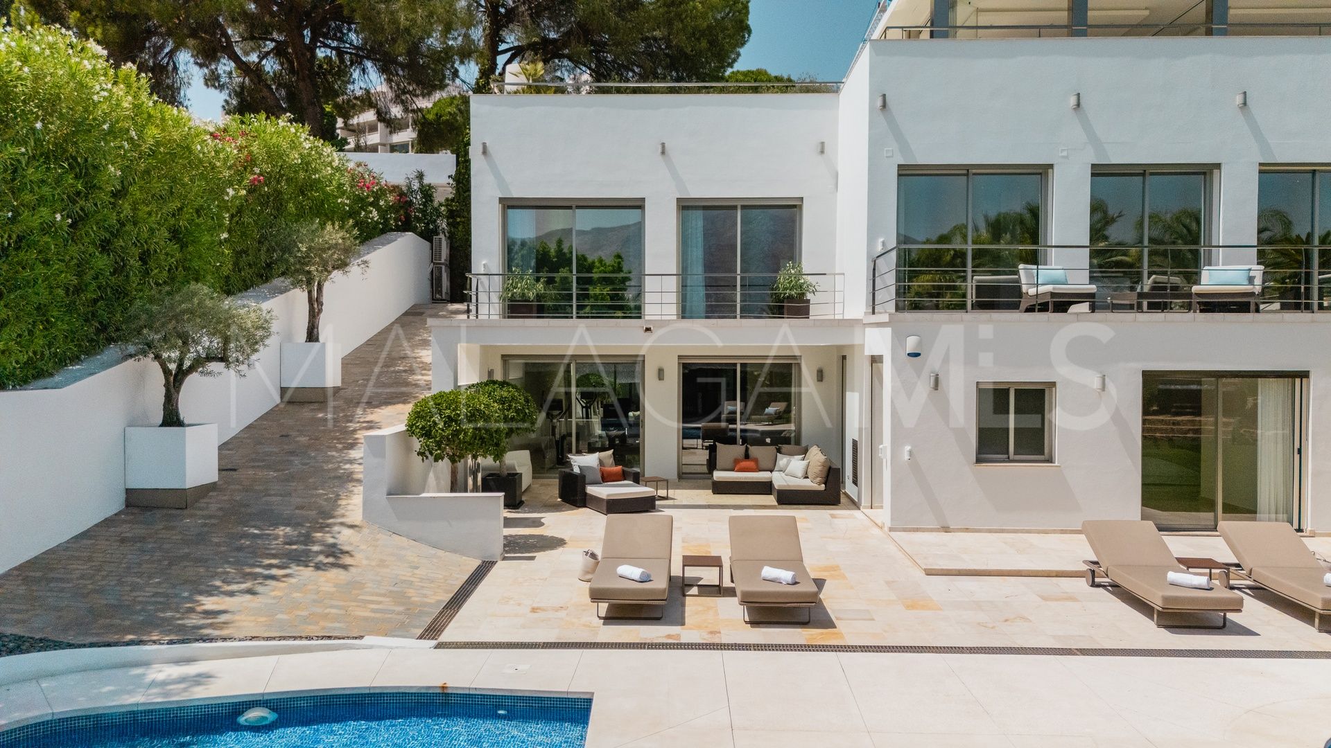 Villa for sale in Las Brisas