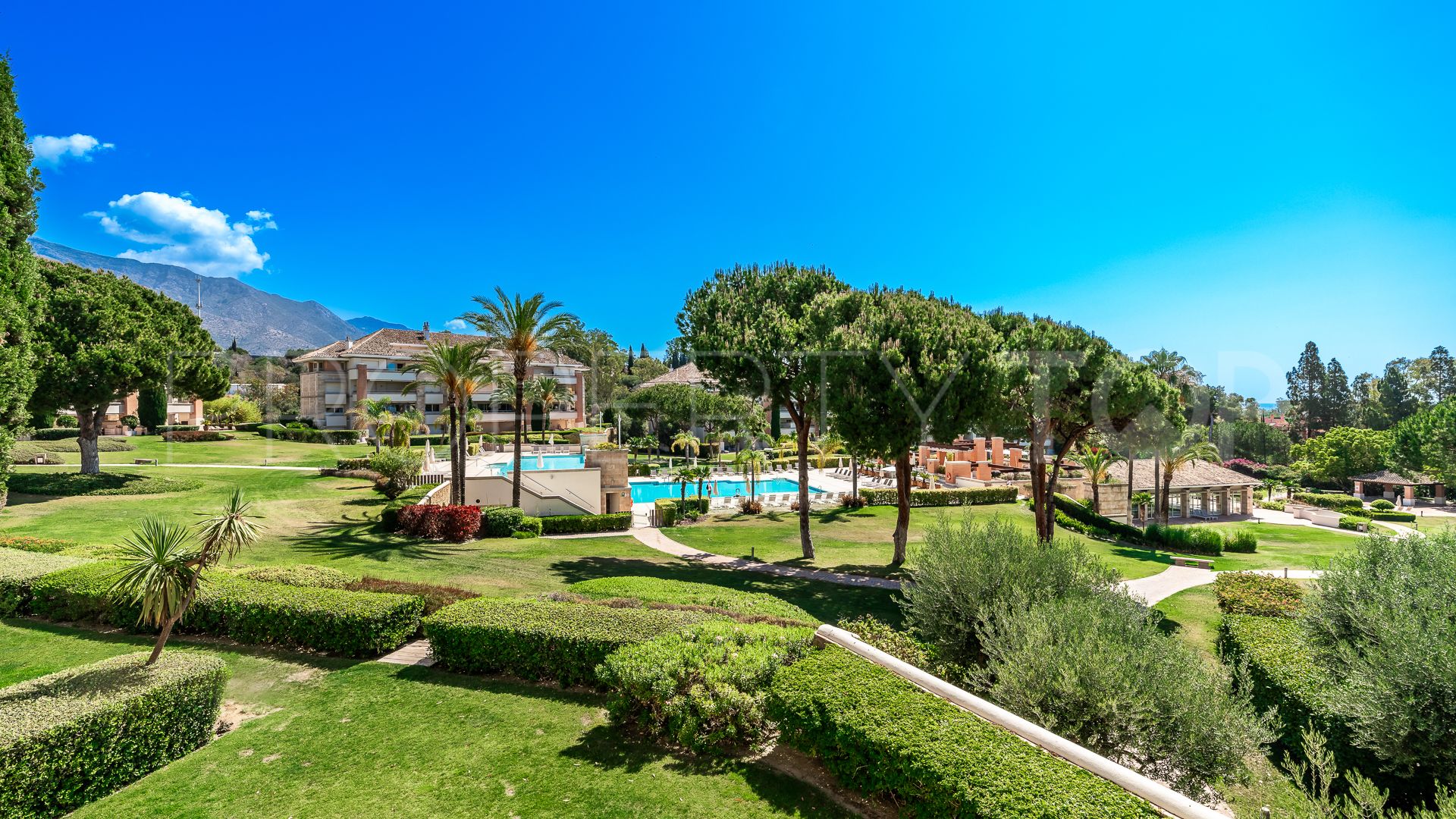 Se vende apartamento de 4 dormitorios en Marbella Golden Mile