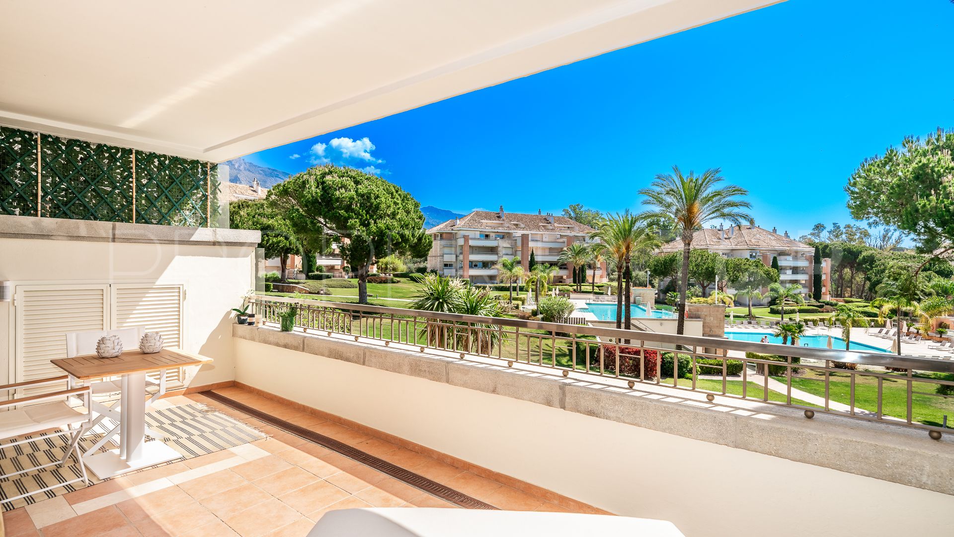 Apartment with 4 bedrooms for sale in Marbella Golden Mile