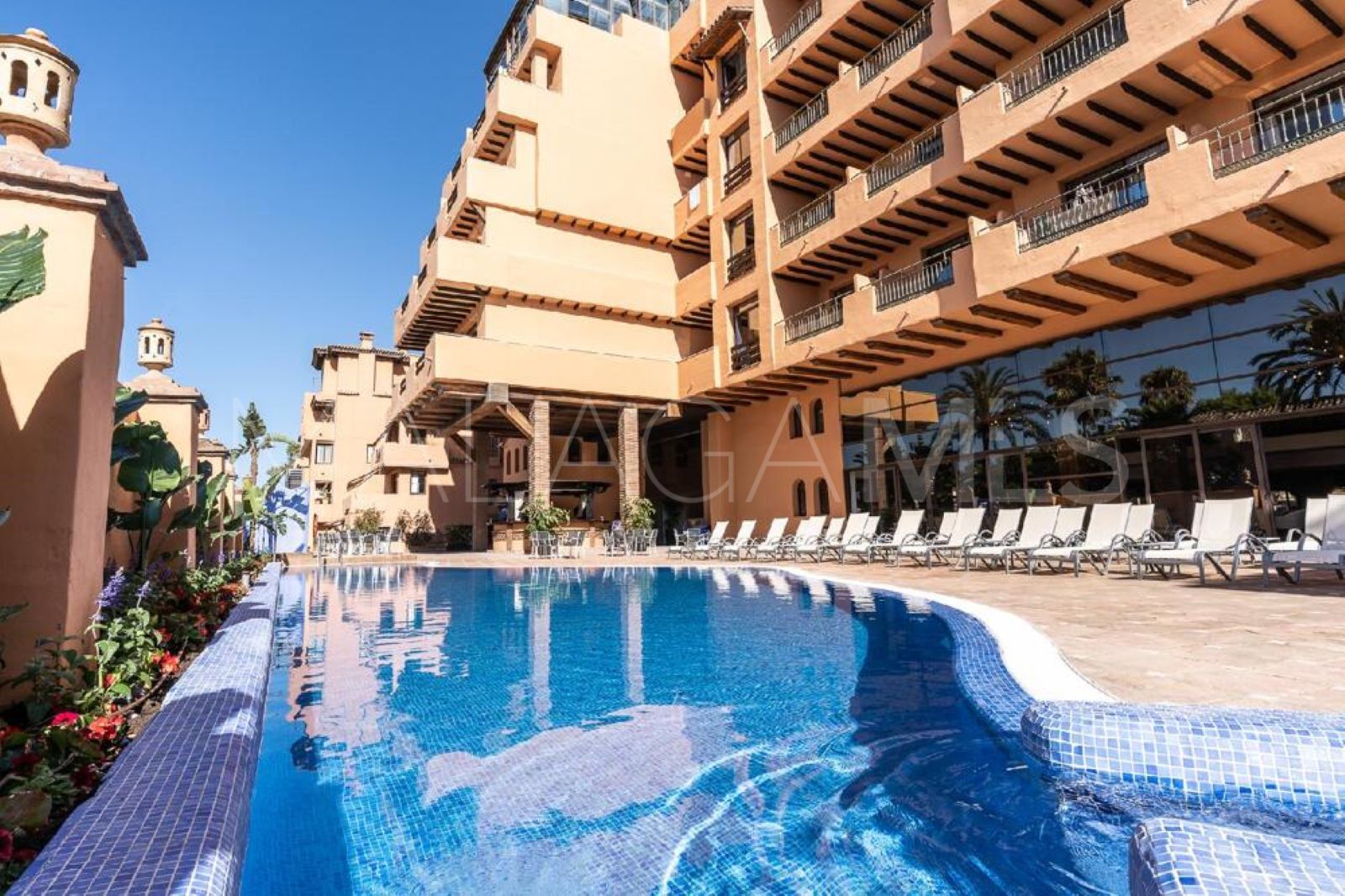 Buy apartamento de 2 bedrooms in Estepona