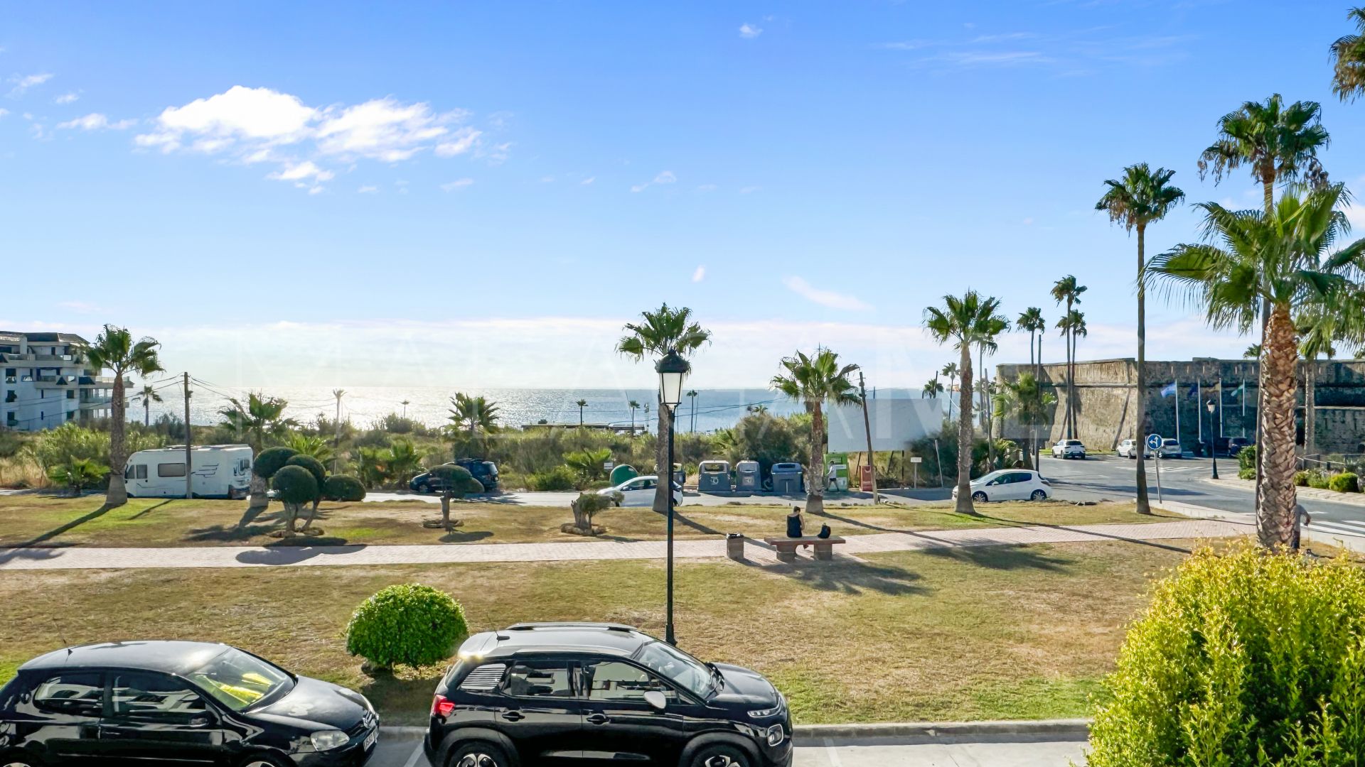 For sale town house in La Duquesa