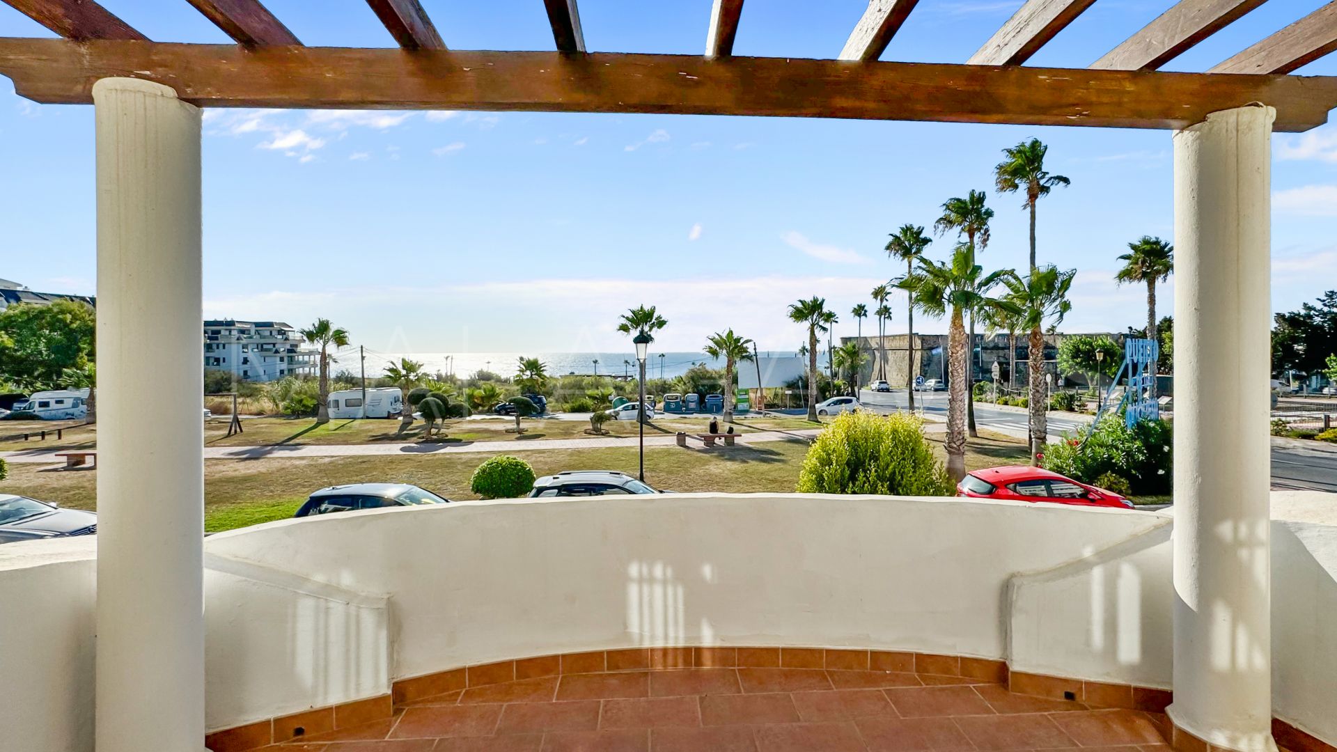 For sale town house in La Duquesa