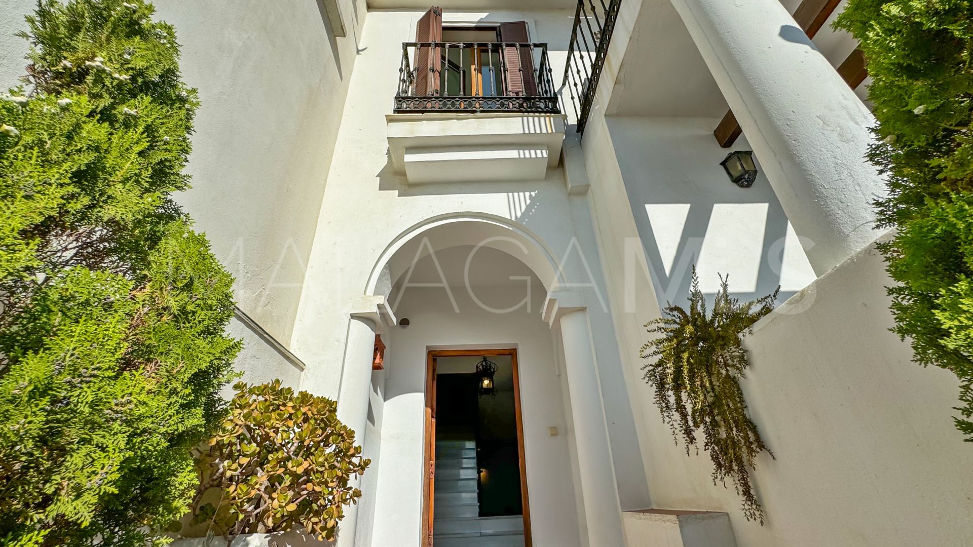 For sale town house in La Duquesa