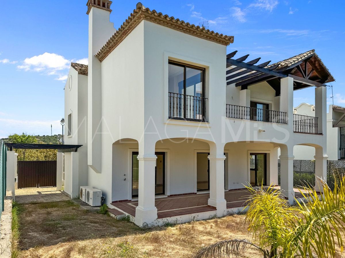 Buy villa in Estepona with 3 bedrooms