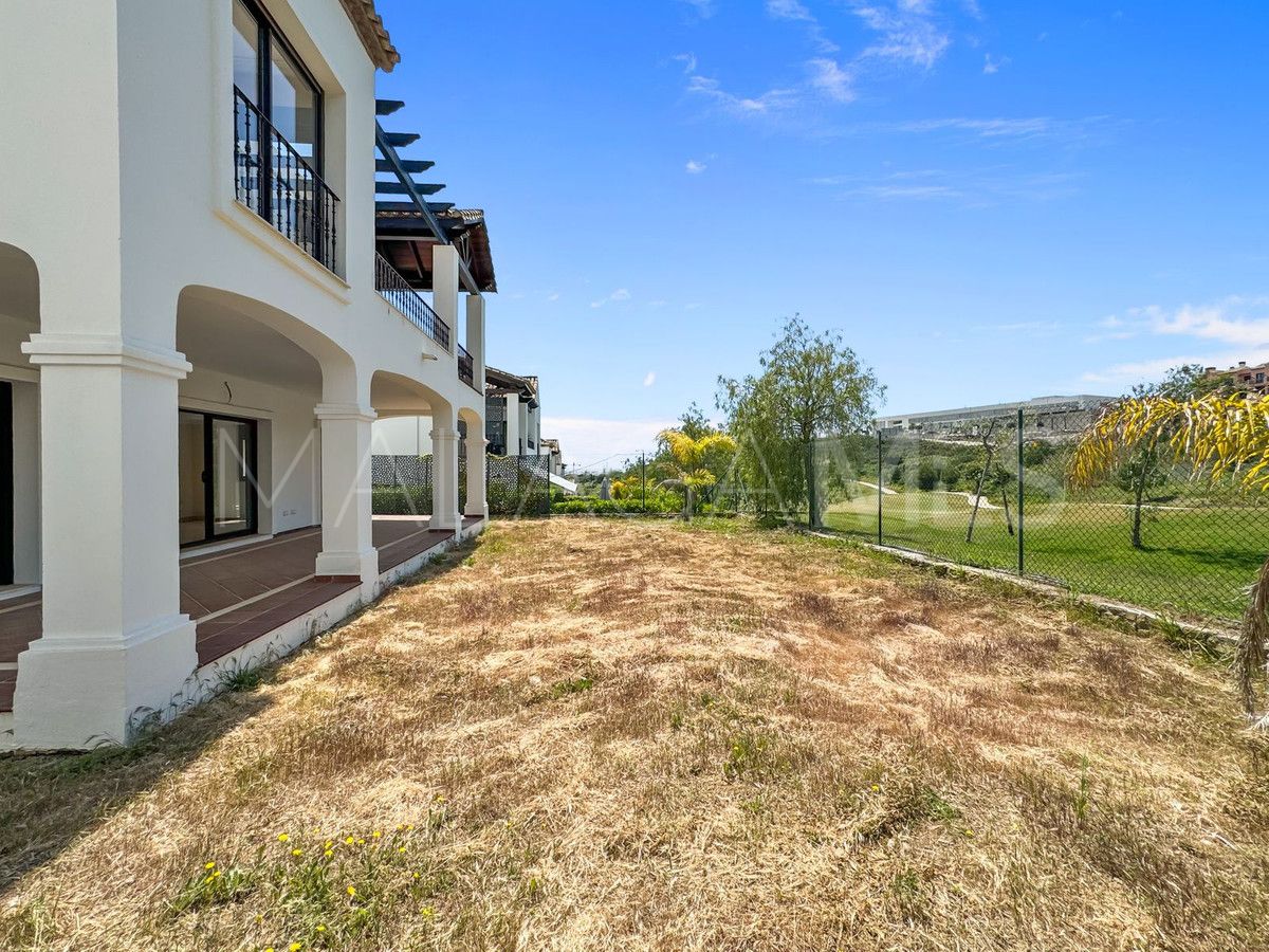 Buy villa in Estepona with 3 bedrooms