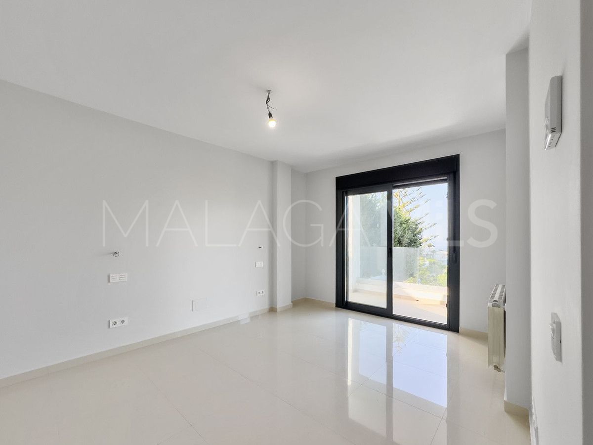 Villa for sale in Benalmadena