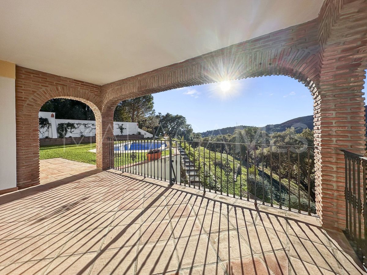 Villa for sale in Casares