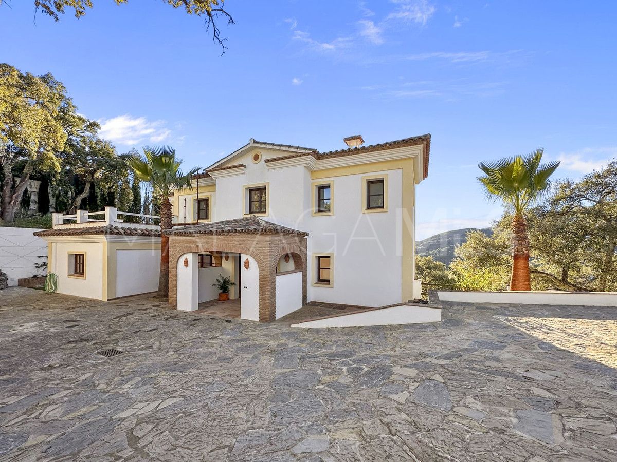 Villa for sale in Casares