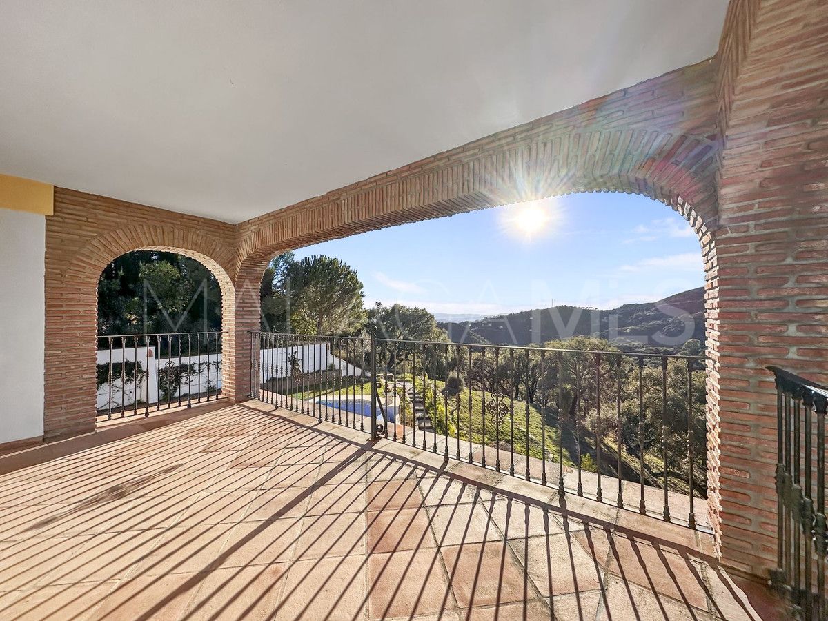 Villa for sale in Casares