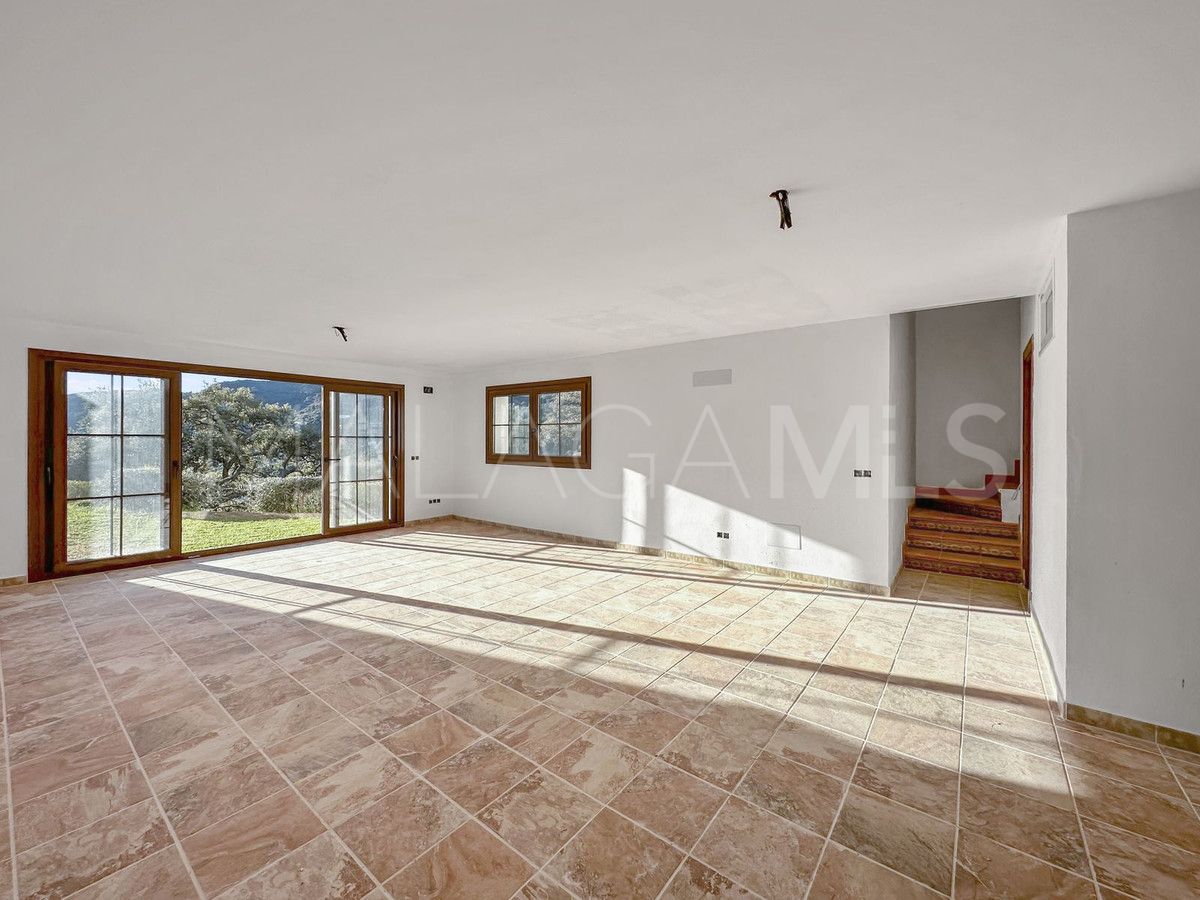 Villa for sale in Casares