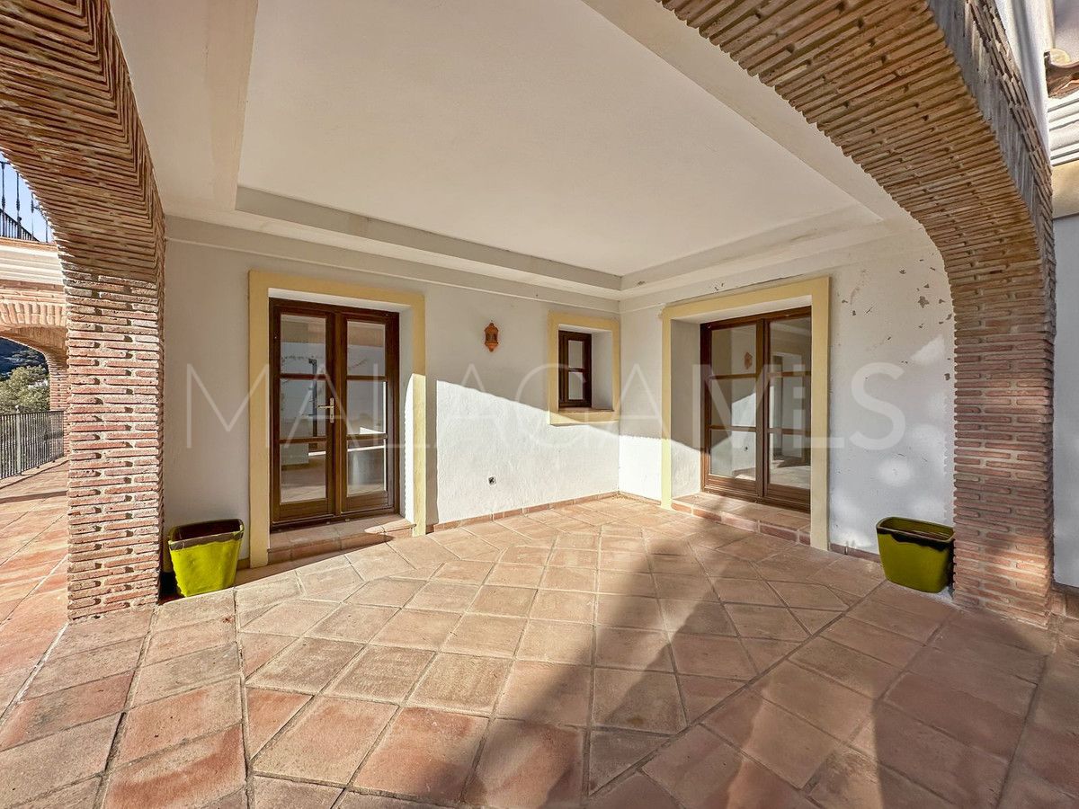 Villa for sale in Casares