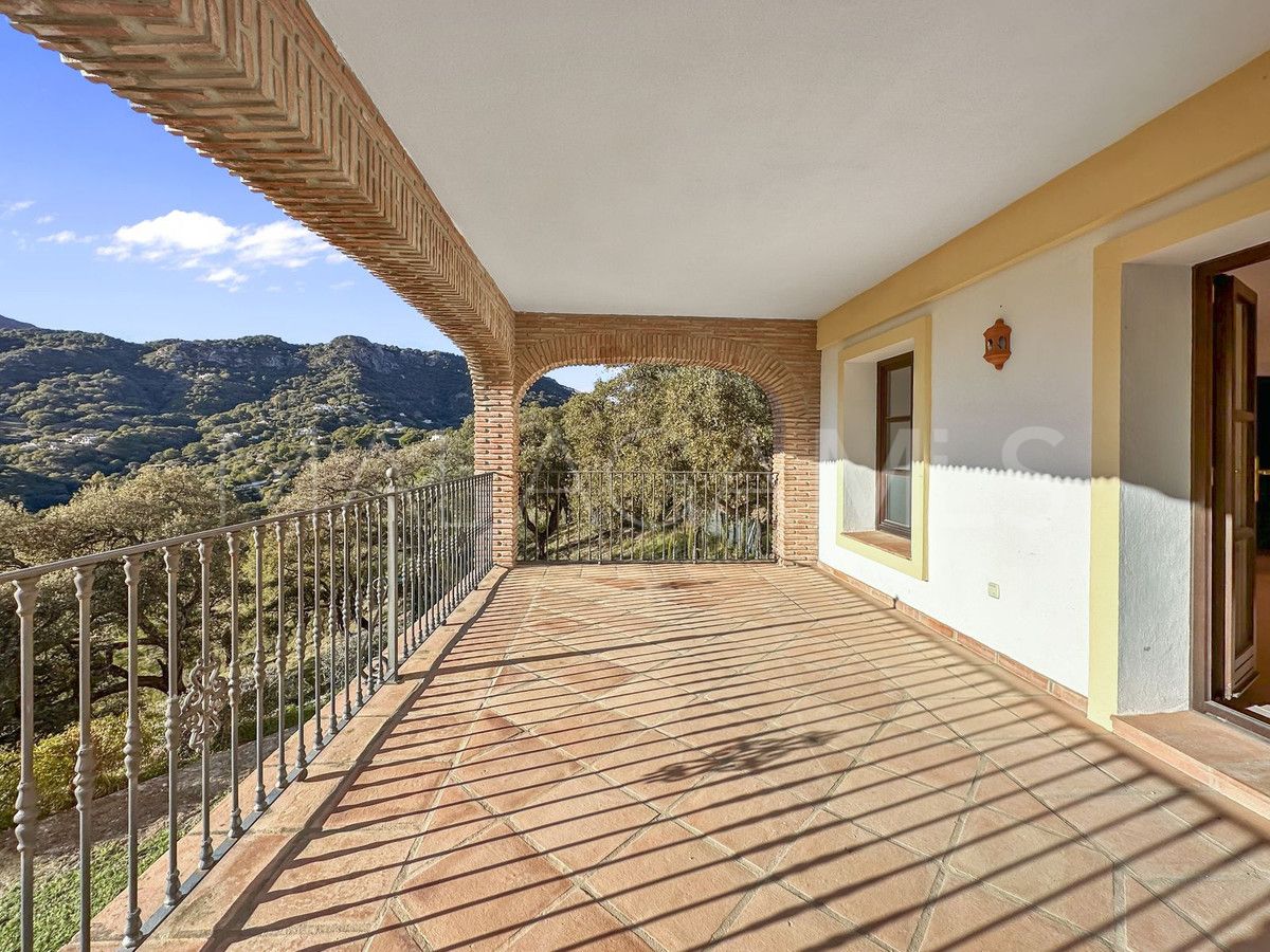 Villa for sale in Casares