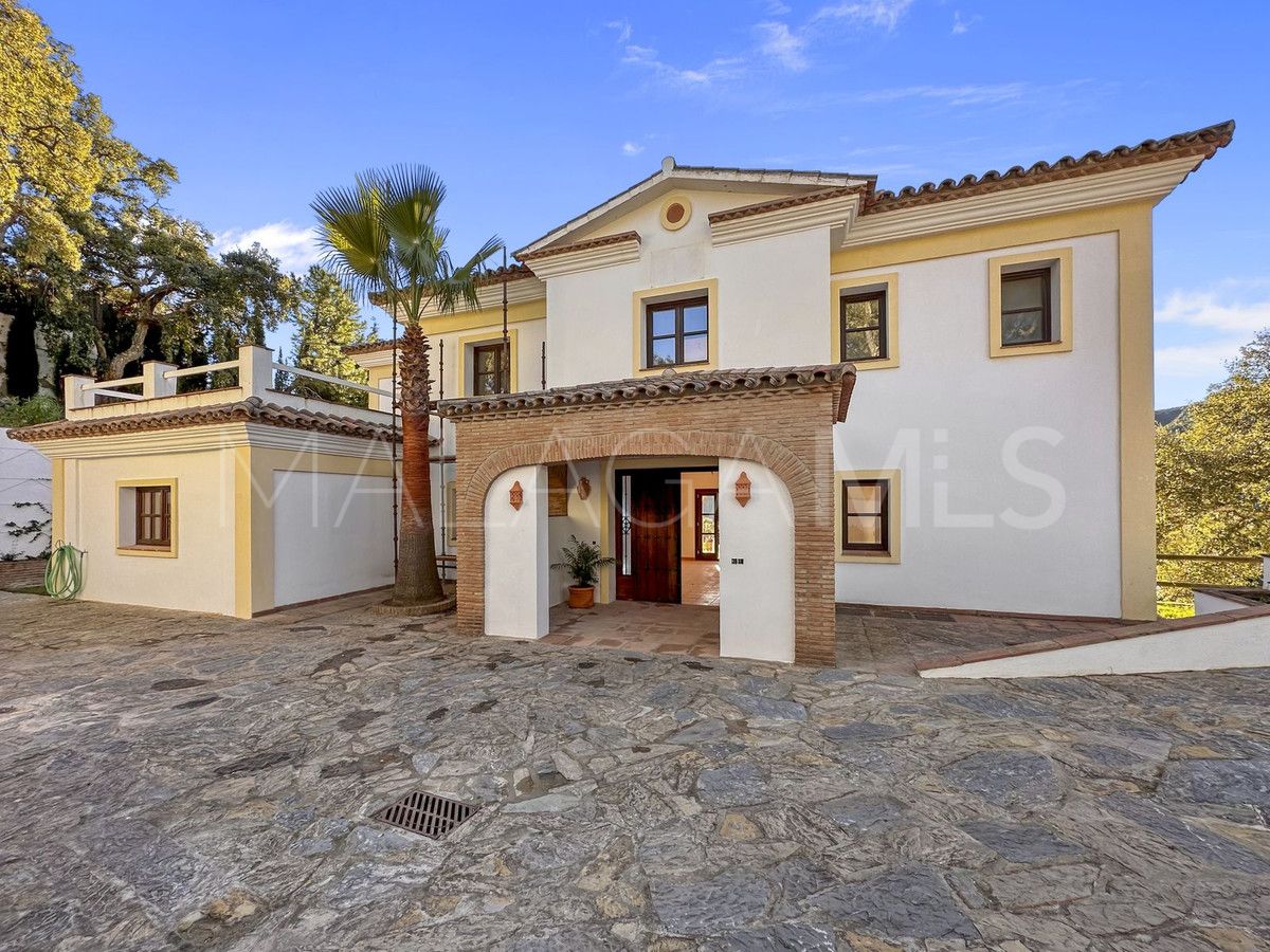 Villa for sale in Casares