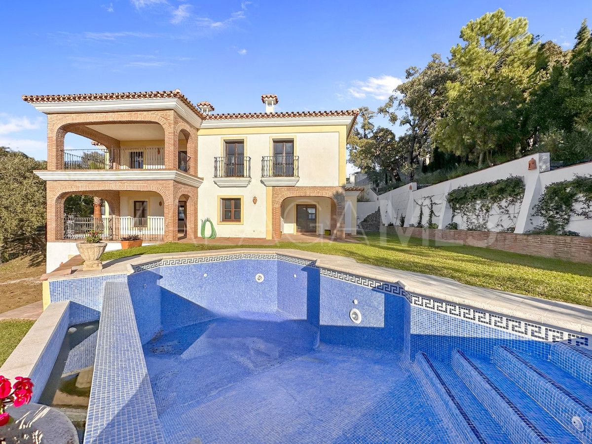 Villa for sale in Casares