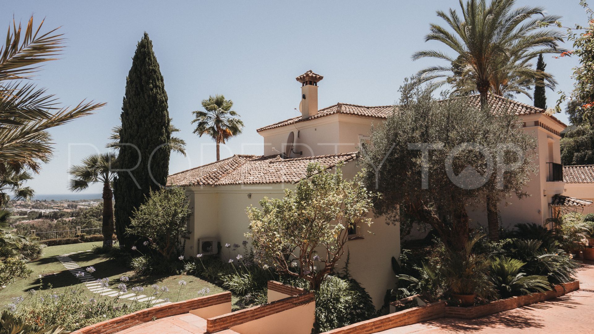 For sale La Quinta villa with 4 bedrooms