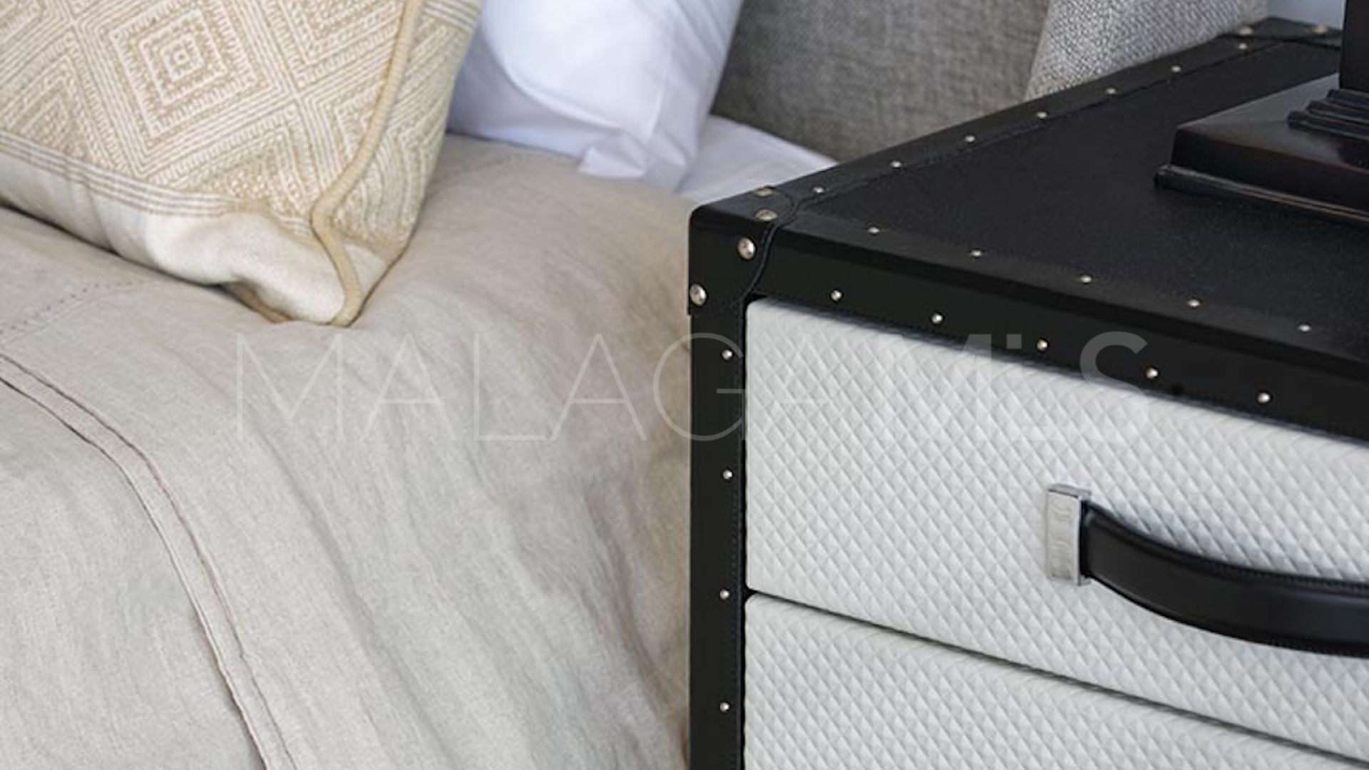 For sale 5 bedrooms villa in Golden Mile