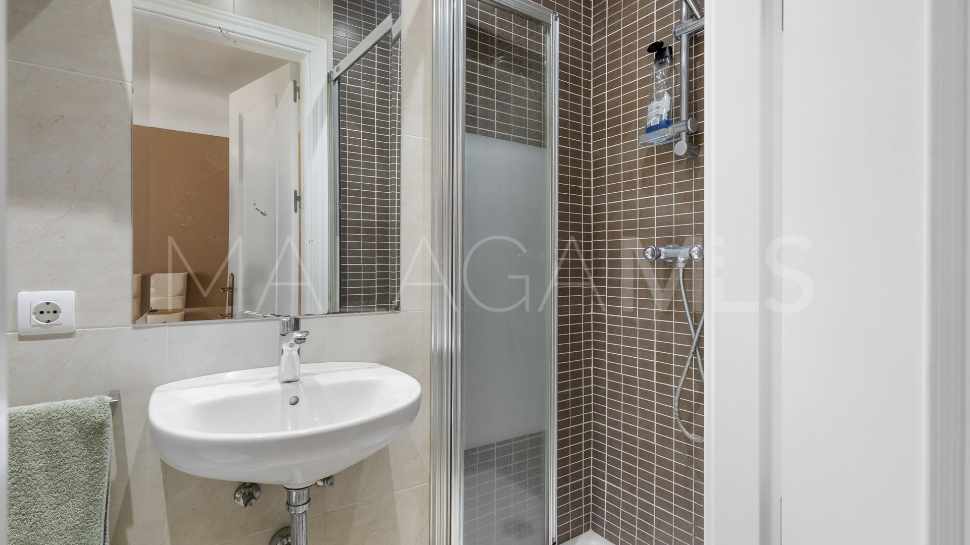 Apartamento planta baja a la venta in Nueva Andalucia