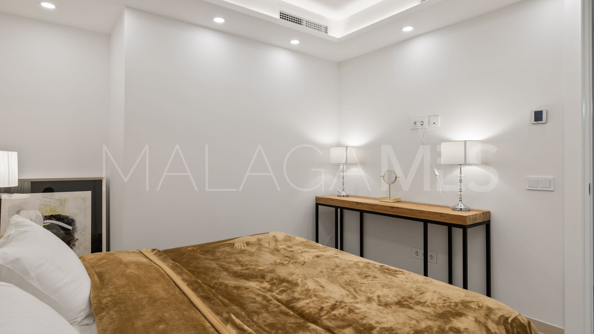 7 bedrooms apartment in Nueva Andalucia for sale