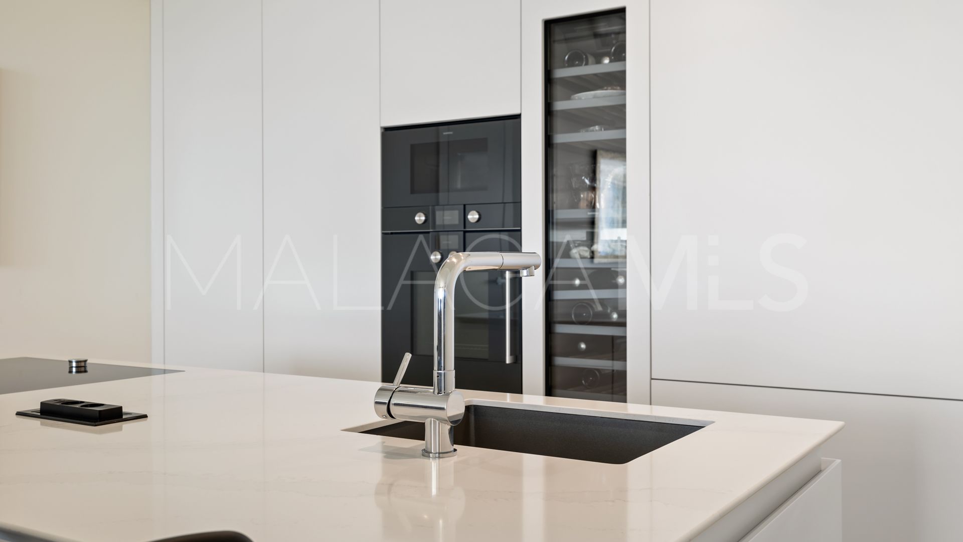 7 bedrooms apartment in Nueva Andalucia for sale