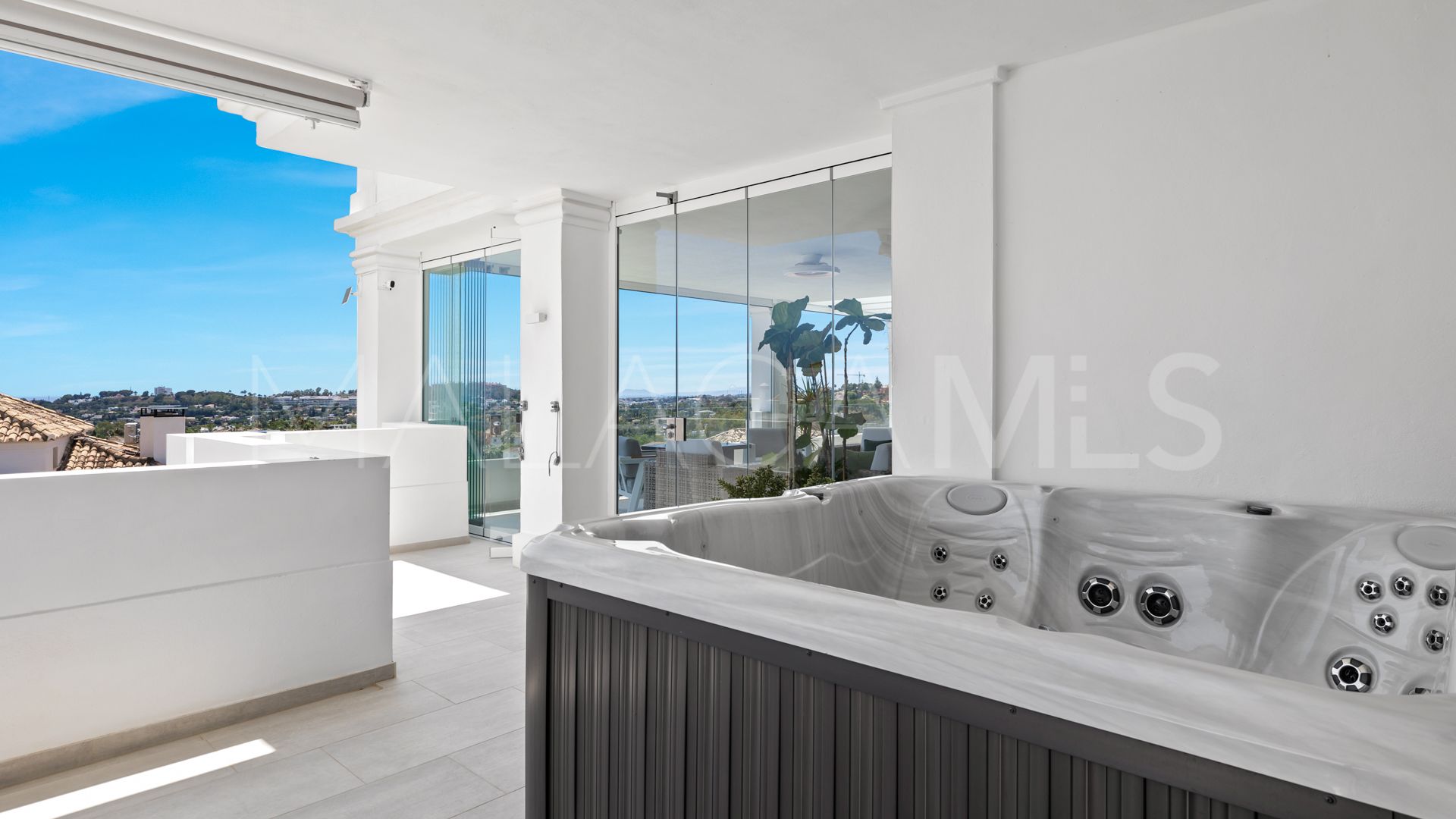 7 bedrooms apartment in Nueva Andalucia for sale