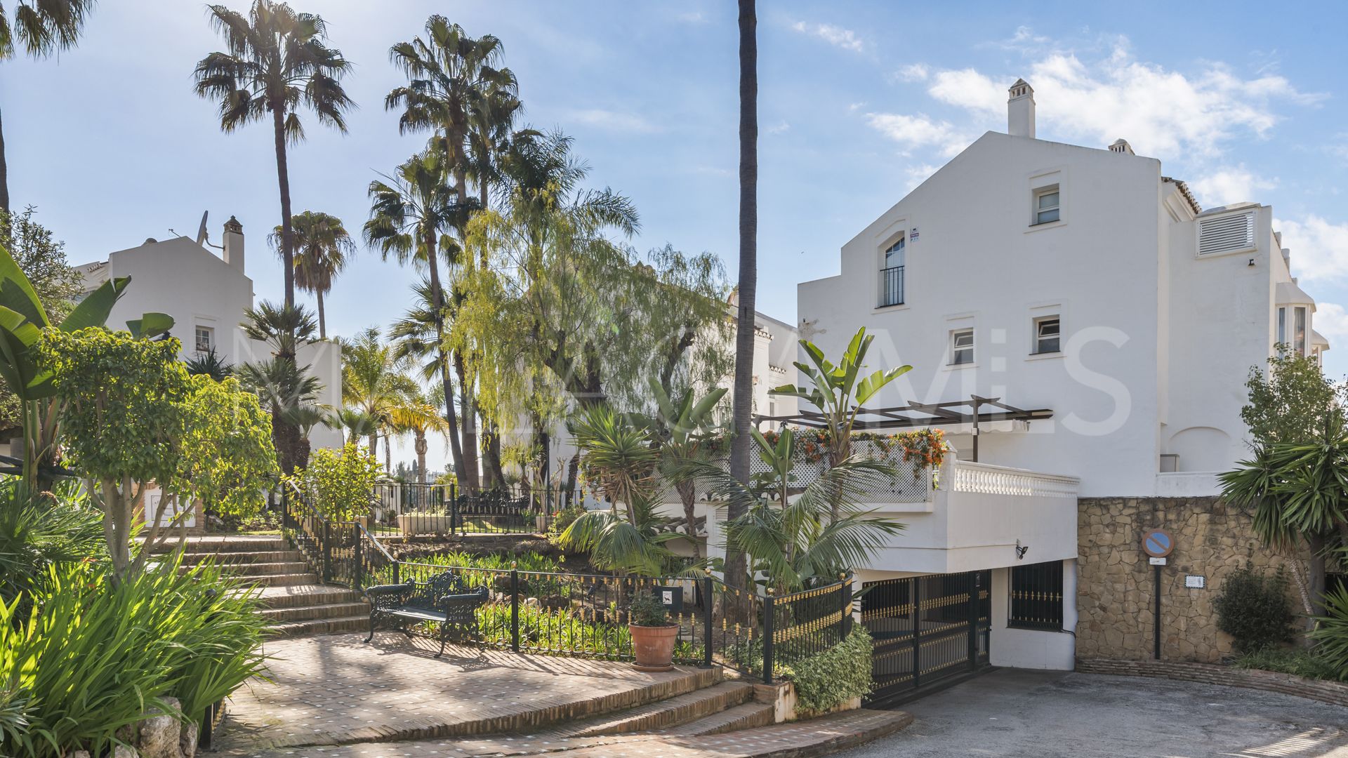 Radhus for sale in Marbella Golden Mile