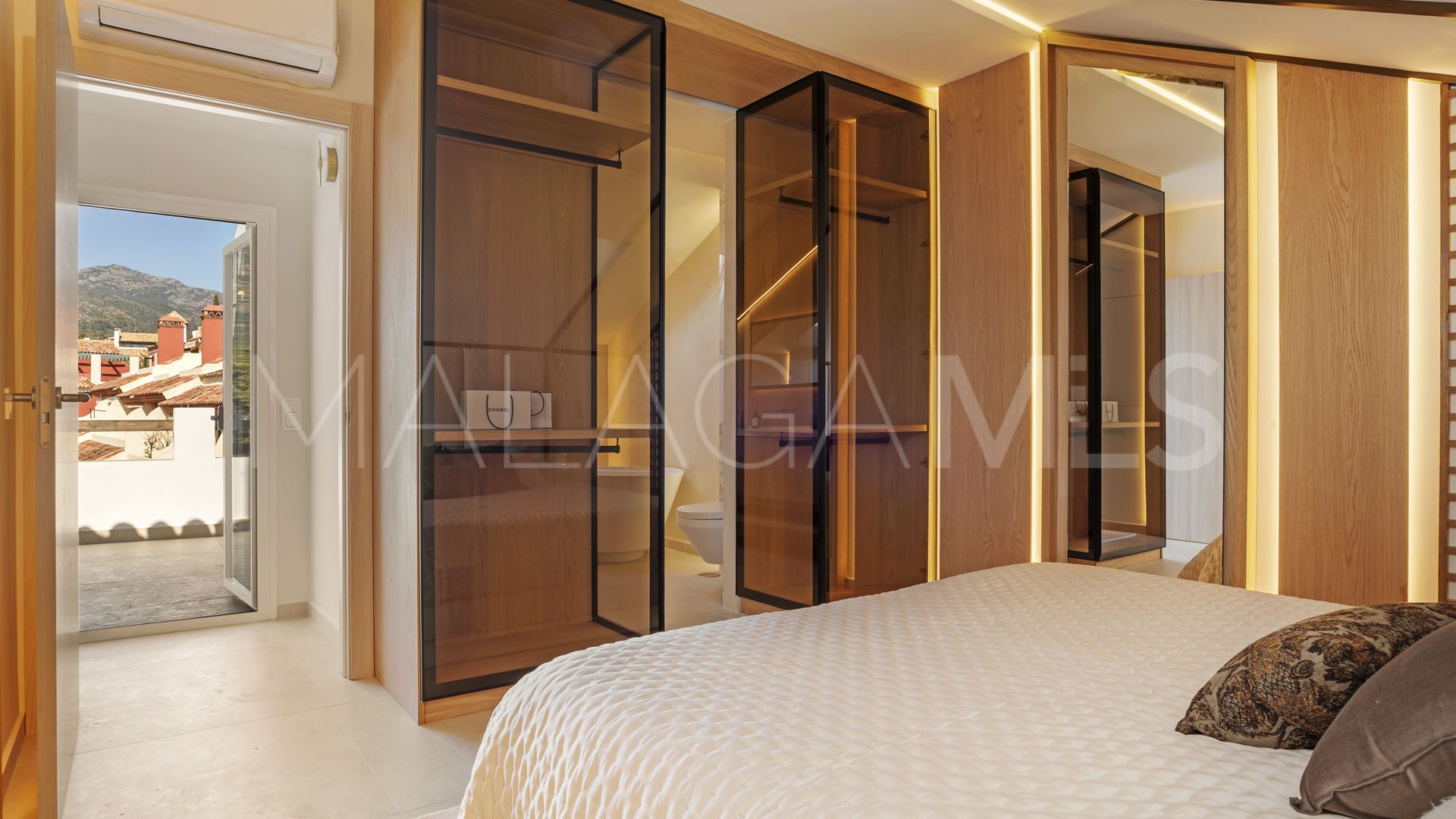 Radhus for sale in Marbella Golden Mile