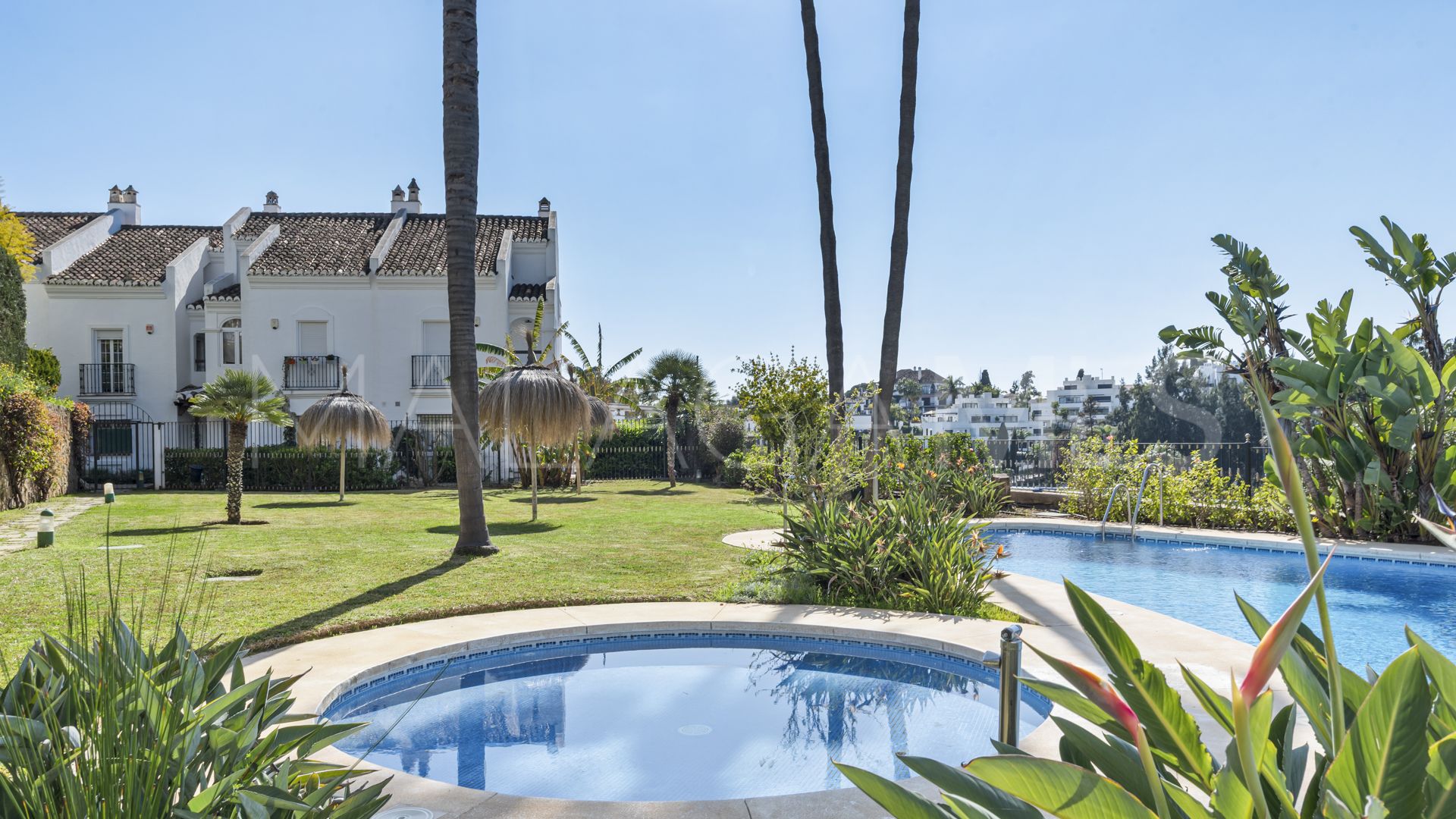 Radhus for sale in Marbella Golden Mile