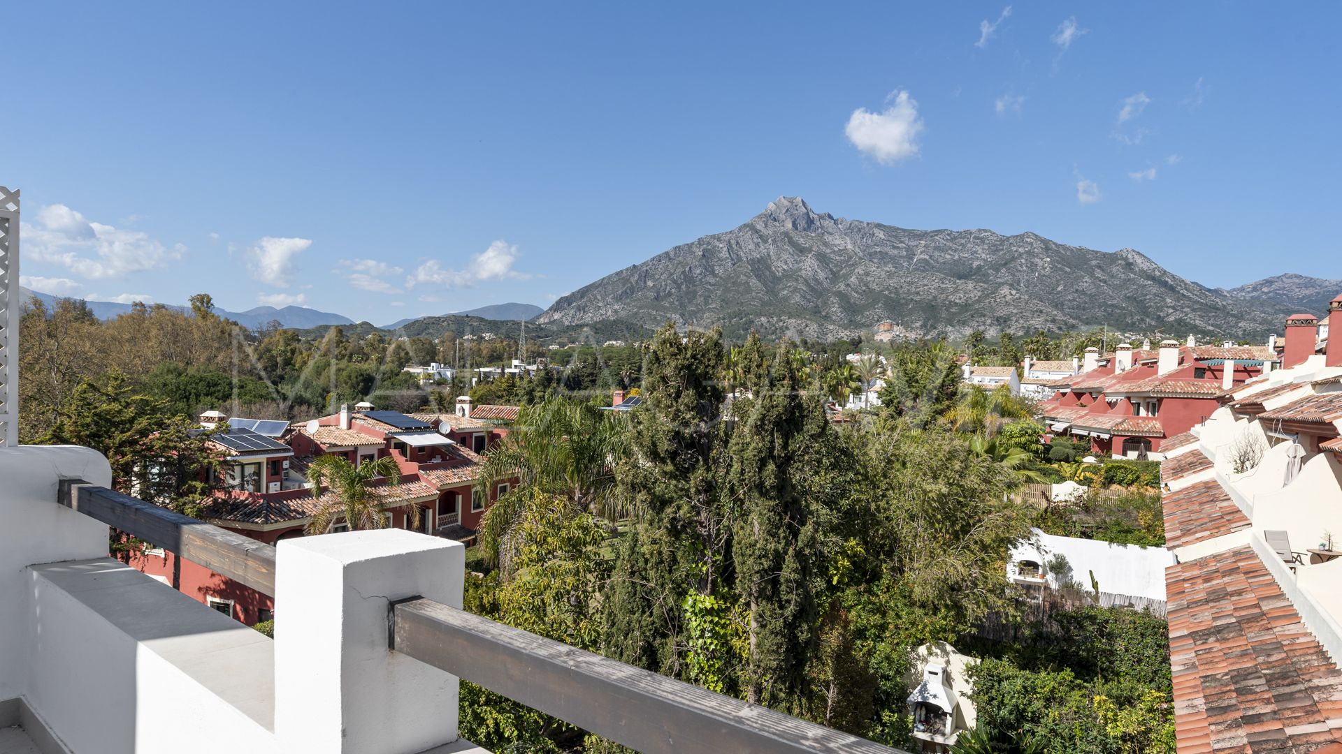 Radhus for sale in Marbella Golden Mile