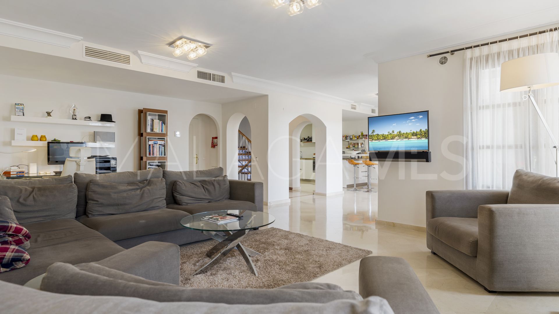 Town house for sale in Benahavis with 5 bedrooms