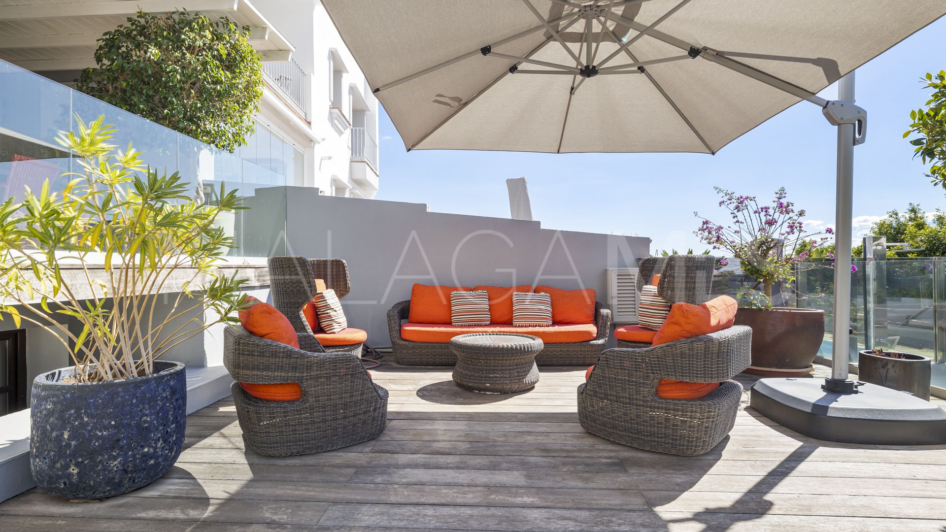 Town house for sale in Benahavis with 5 bedrooms