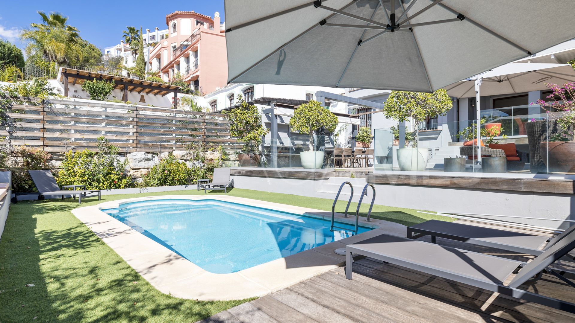 Town house for sale in Benahavis with 5 bedrooms