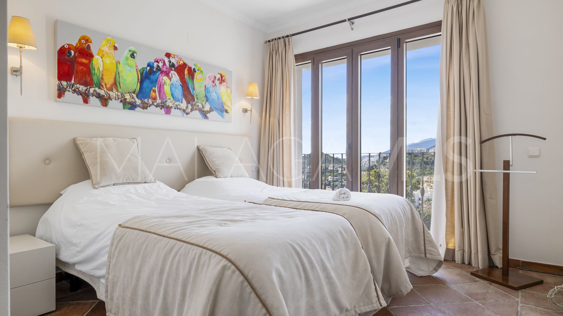 Town house for sale in Benahavis with 5 bedrooms