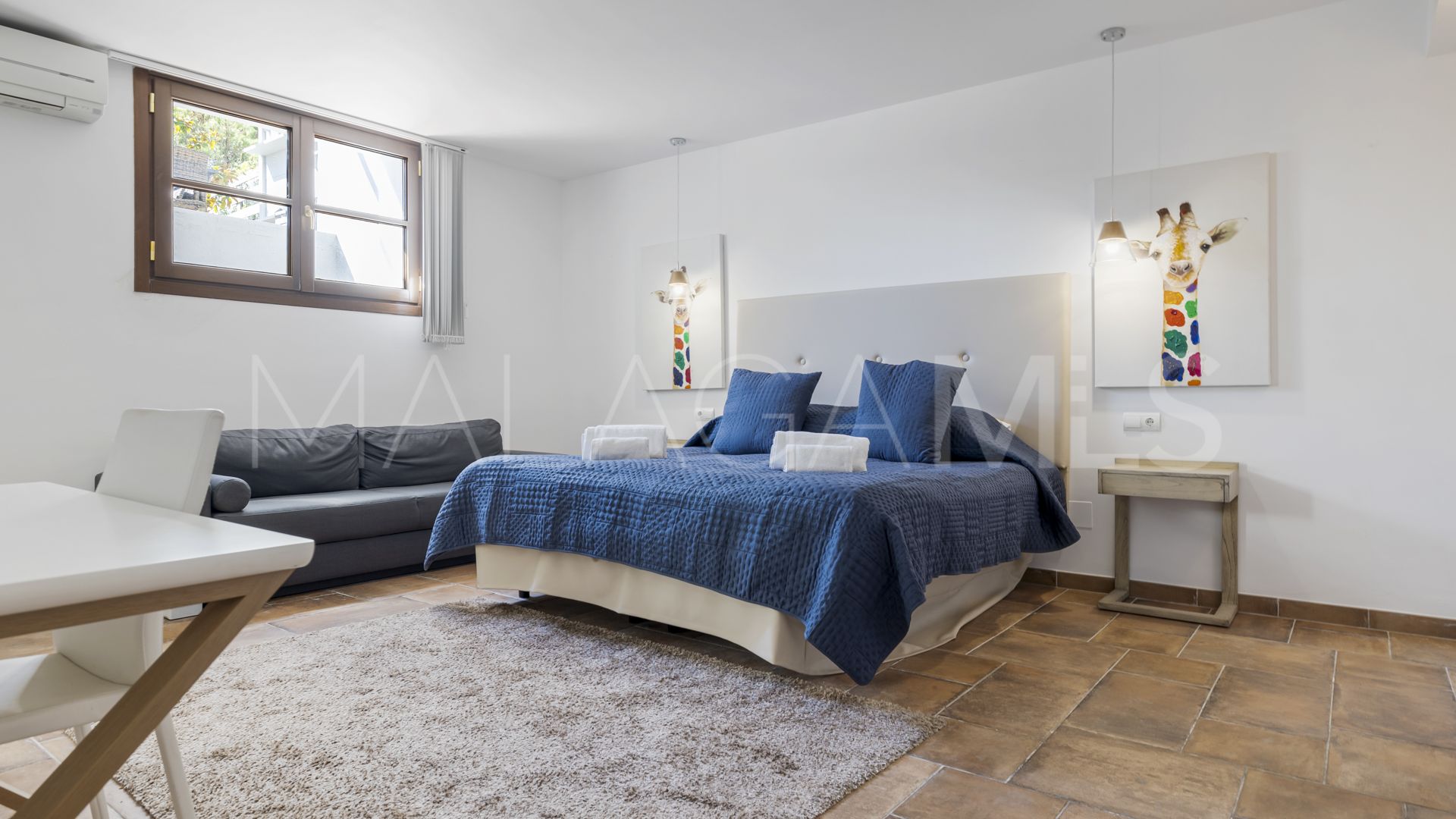 Town house for sale in Benahavis with 5 bedrooms