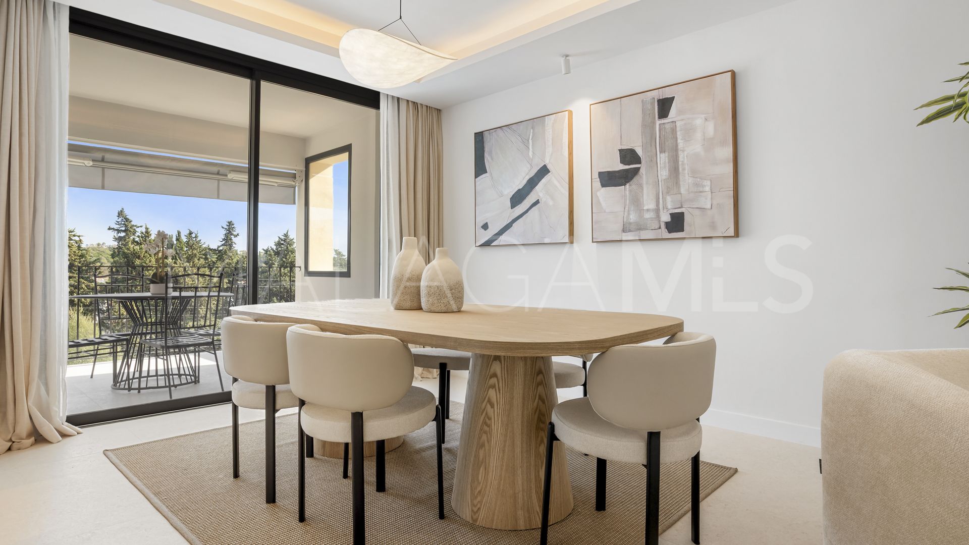 Radhus for sale in Los Olivos