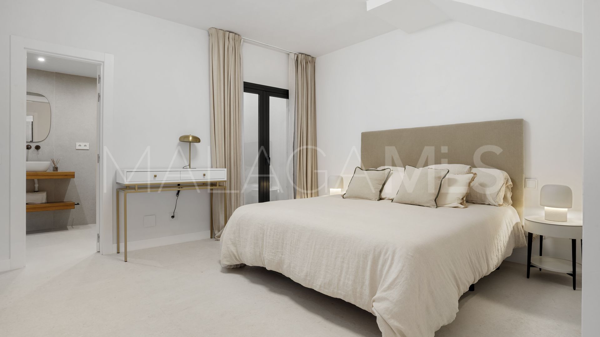 Radhus for sale in Los Olivos