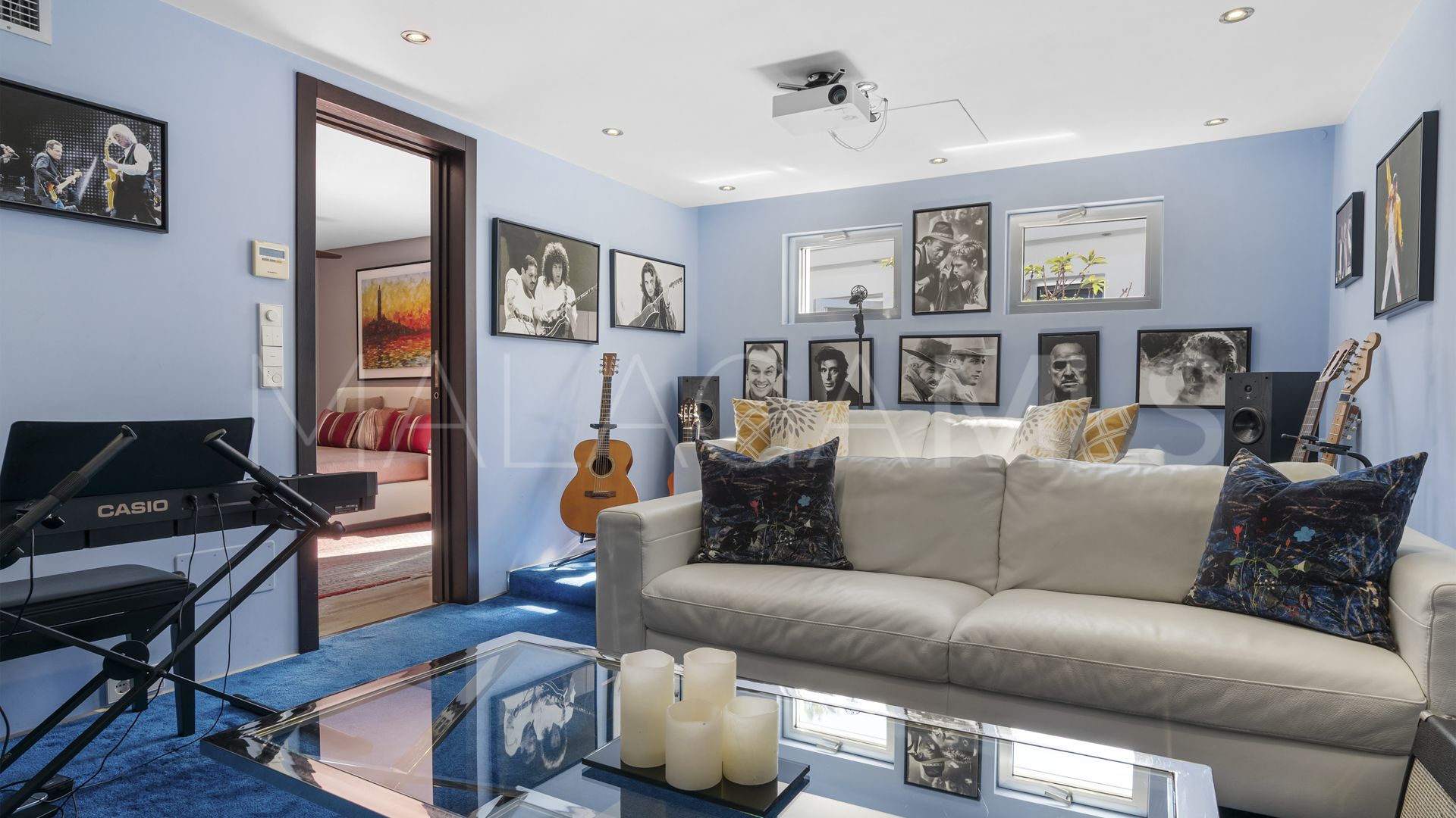 For sale villa with 4 bedrooms in Nueva Andalucia