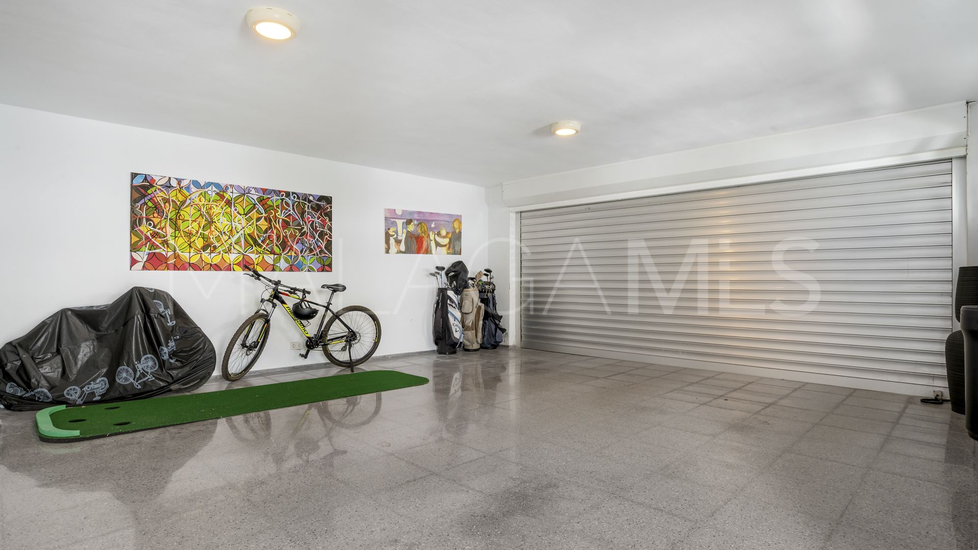 For sale villa with 4 bedrooms in Nueva Andalucia