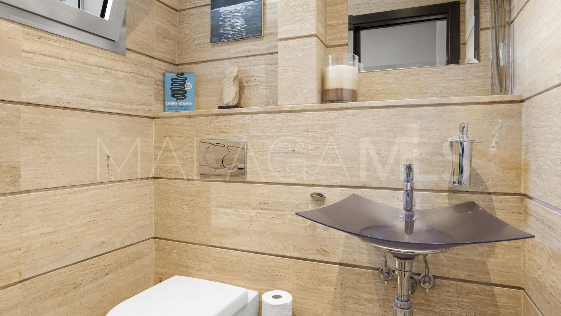 For sale villa with 4 bedrooms in Nueva Andalucia