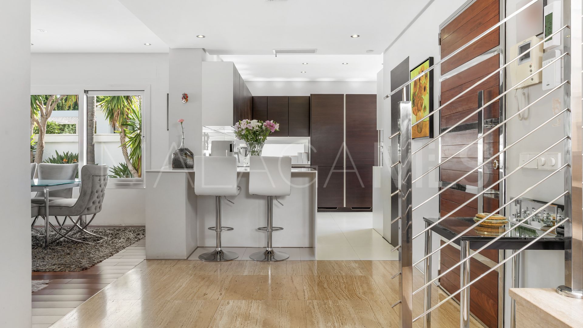 For sale villa with 4 bedrooms in Nueva Andalucia