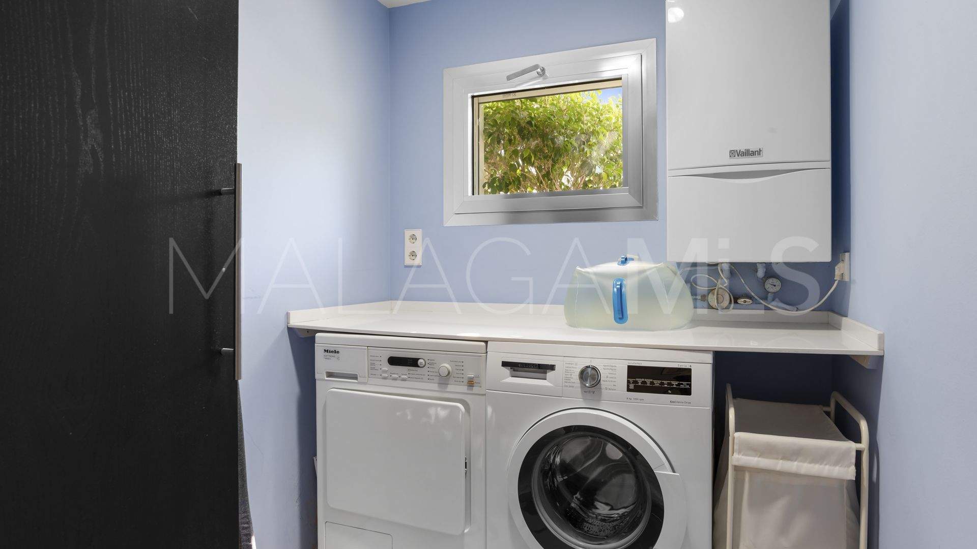 For sale villa with 4 bedrooms in Nueva Andalucia