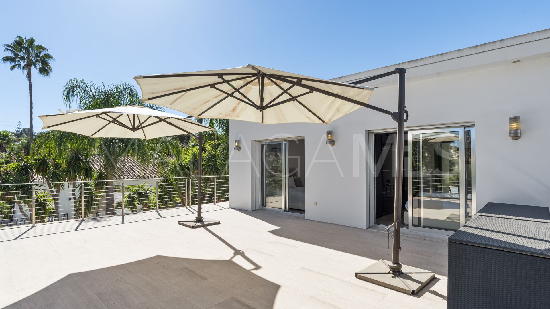 For sale villa with 4 bedrooms in Nueva Andalucia