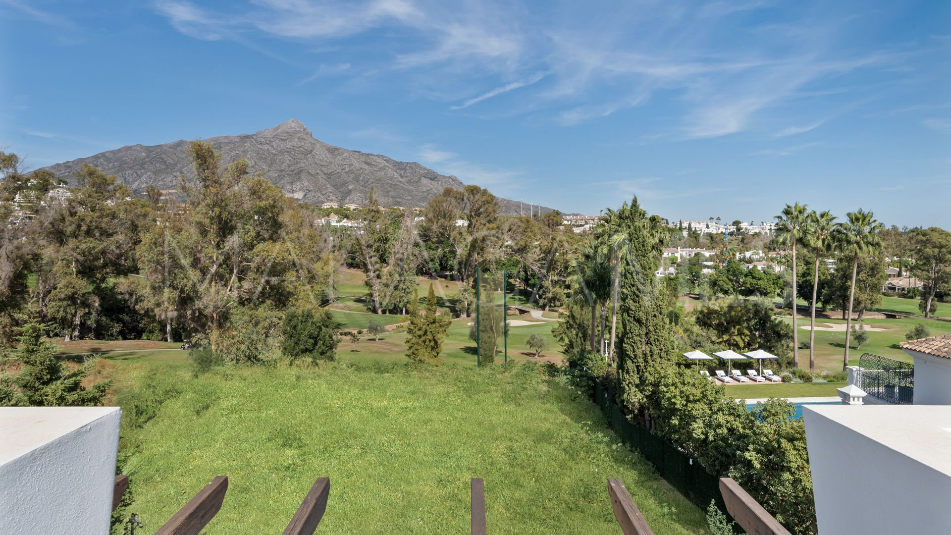 Hus i byn for sale in La Cerquilla