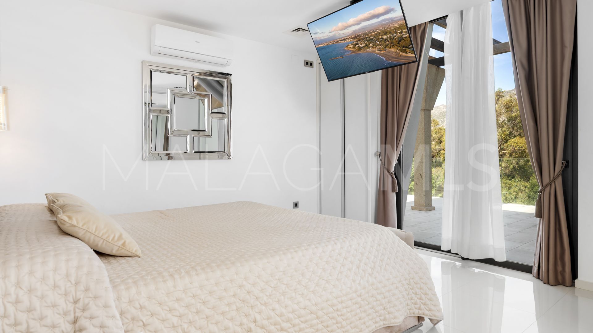 Hus i byn for sale in La Cerquilla