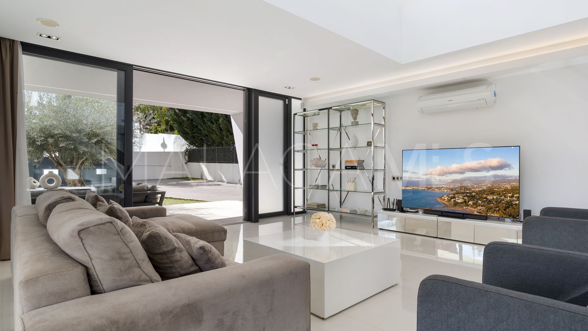Hus i byn for sale in La Cerquilla