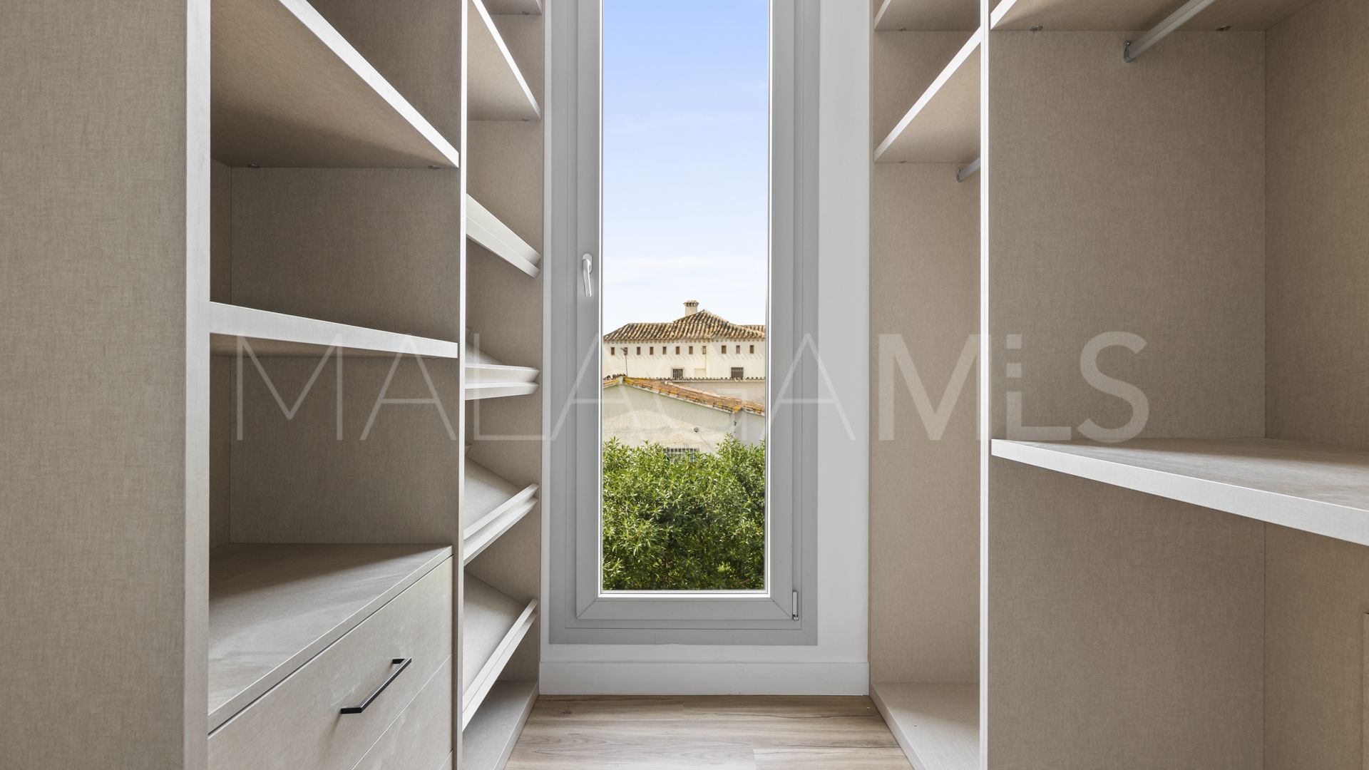 Las Adelfas, villa for sale