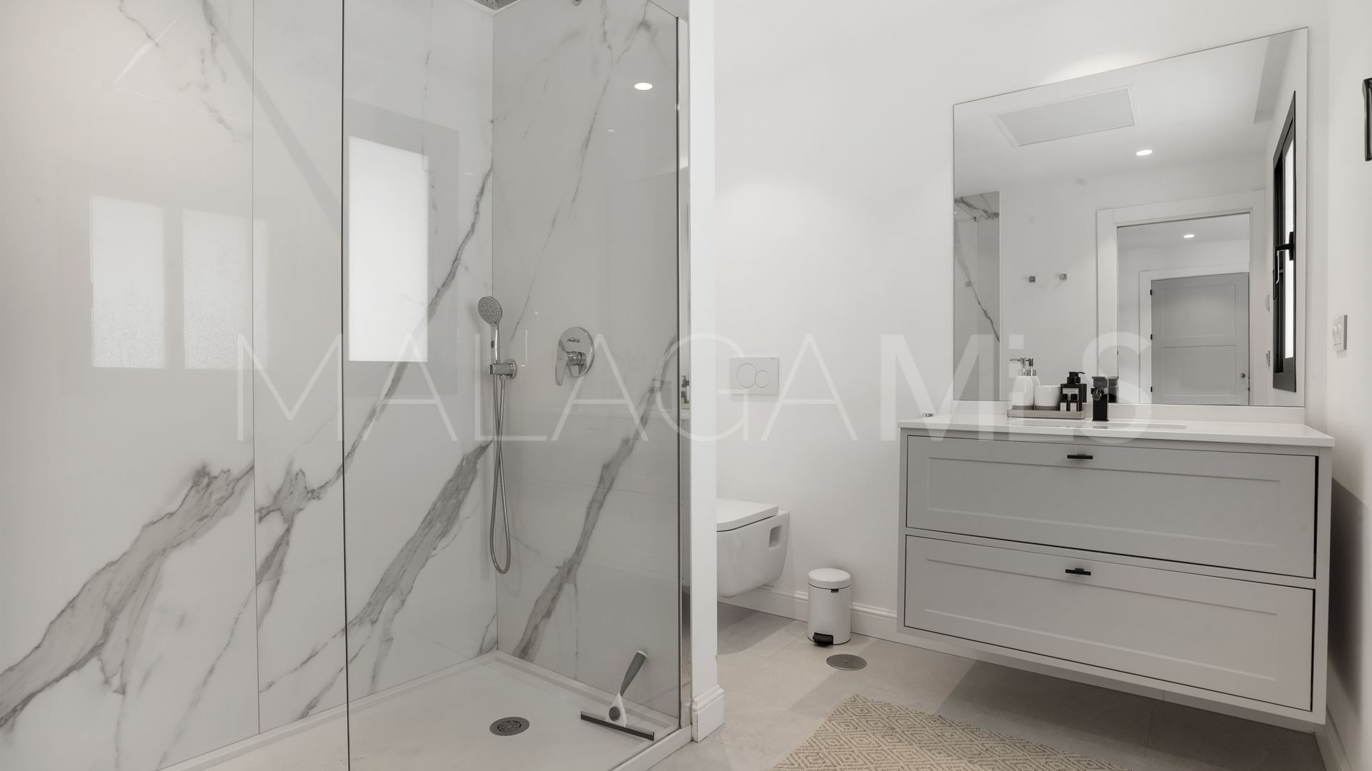 Villa for sale in Altos del Paraiso